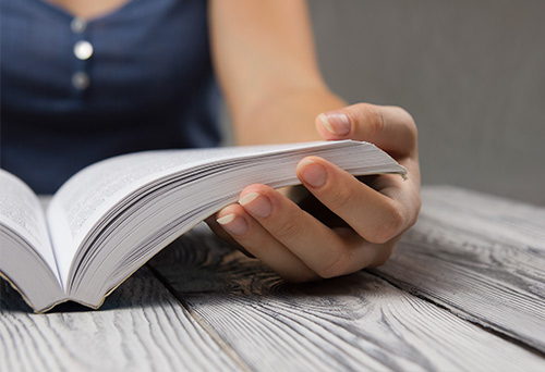 Mujer leyendo